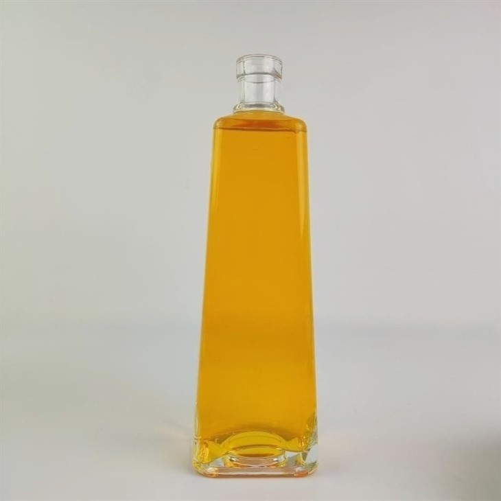 Hot Sale Square Shape 700ml Liquor Bottle For Vodka Whisky Gin