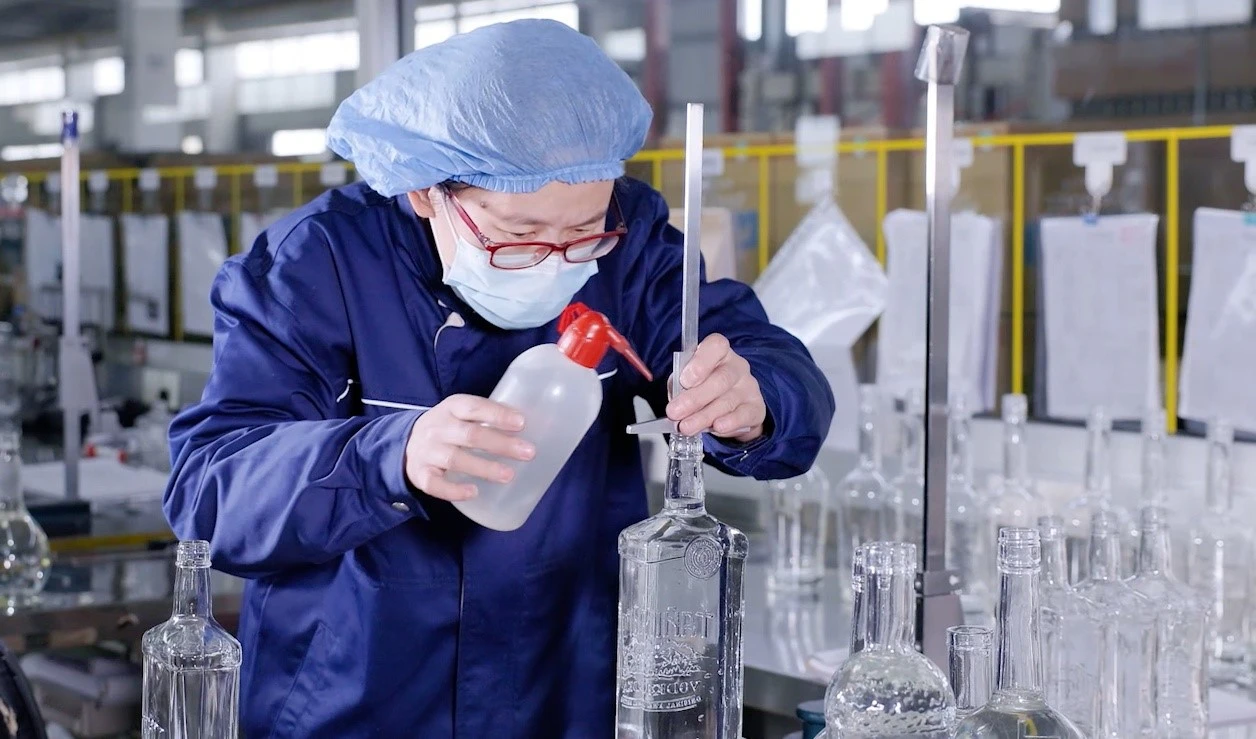 Liquor bottle quality control inspection Liquor bottle quality control inspection